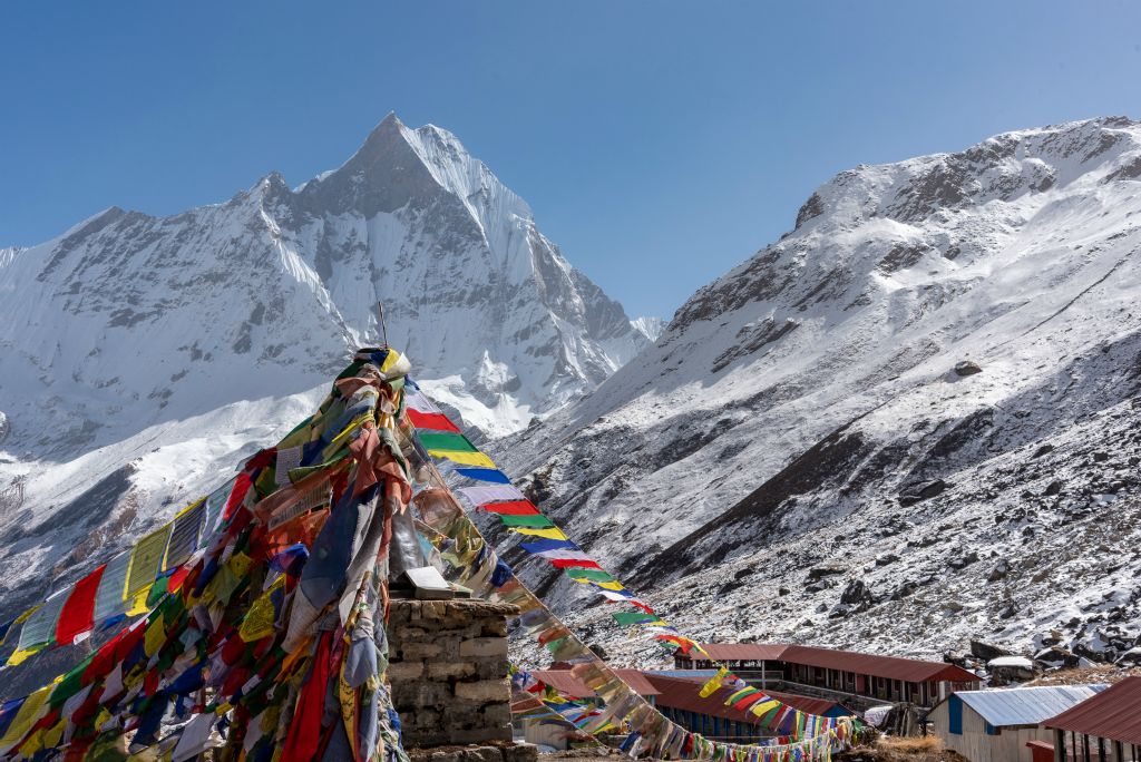 Nous montons un peu au-dessus du village. Au fond le Machhapuchhare